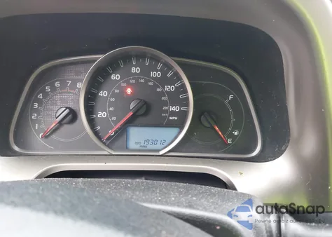 2015 Toyota Rav4 Le z USA, uszkodzony, nr VIN JTMZFREV2FJ027508